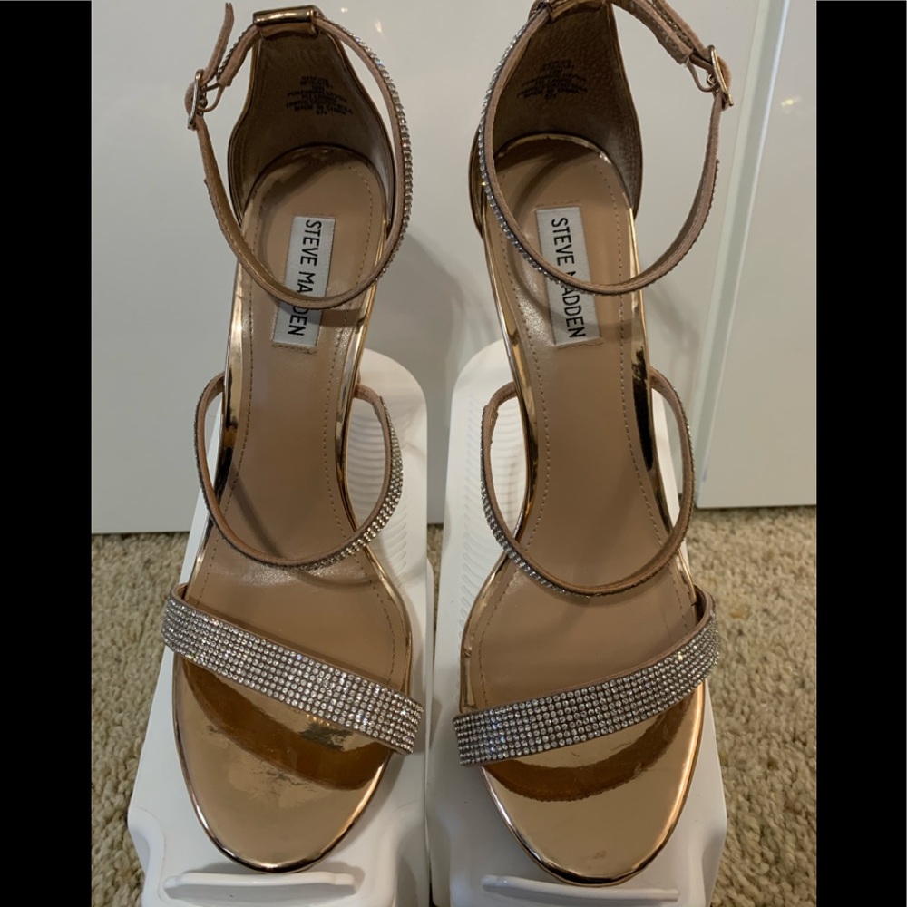 Rhinestone detail heels on toe and strap